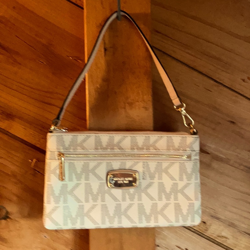 Micheal Kors Wristlet